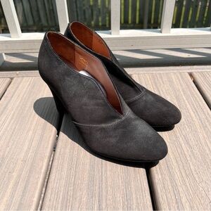 Eric Michael Black Suede Ankle Boots Sleek and Comfortable